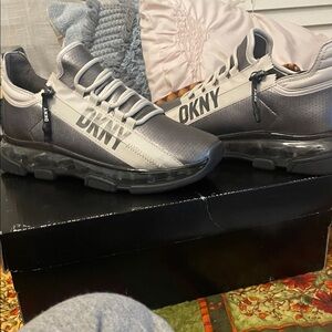 DKNY Tokyo slip on  women’s Black & metallic silver sneaker NWOTwB sz8